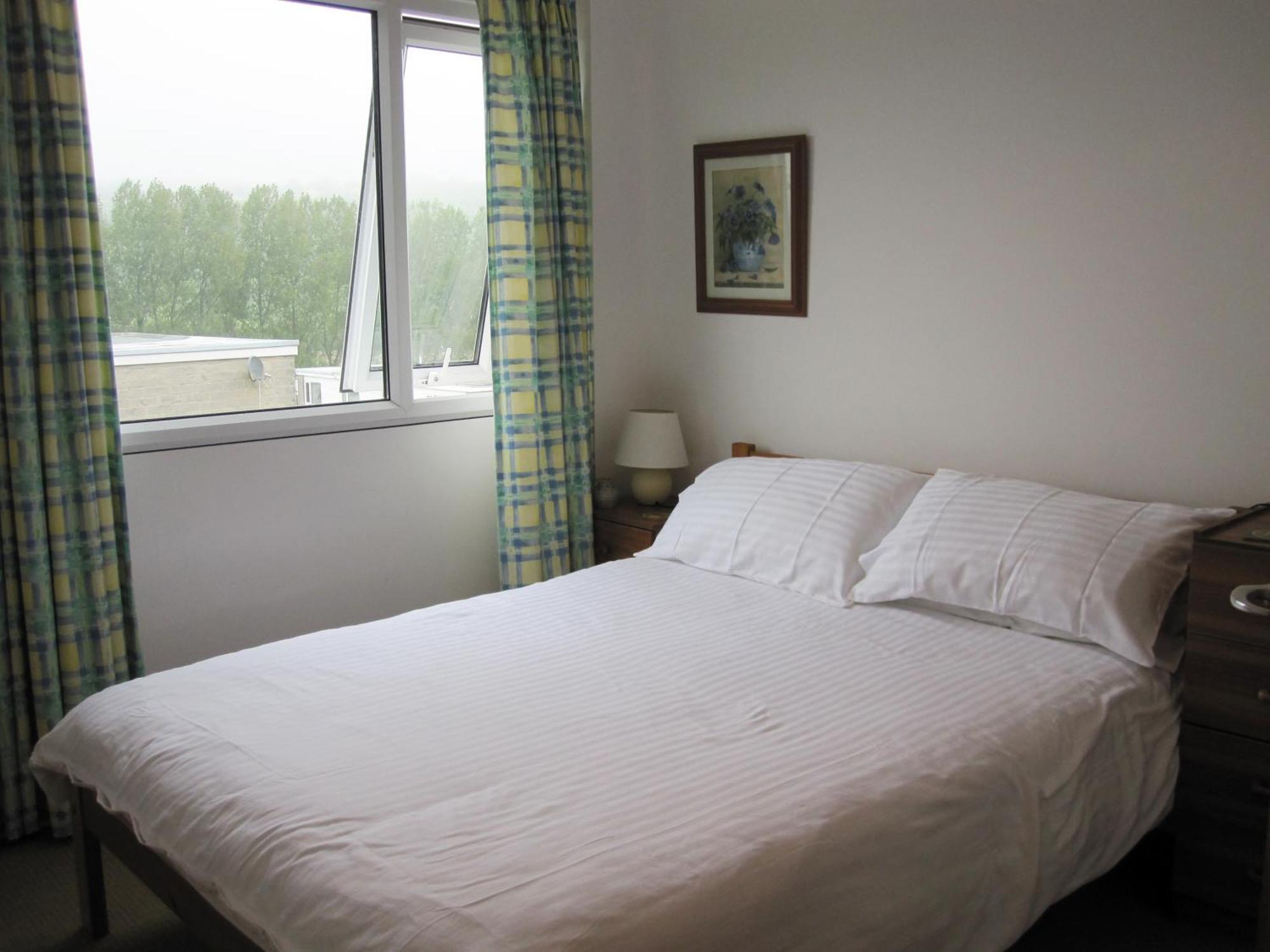 Freshwater Bay Holiday Cottages Pembroke Room photo